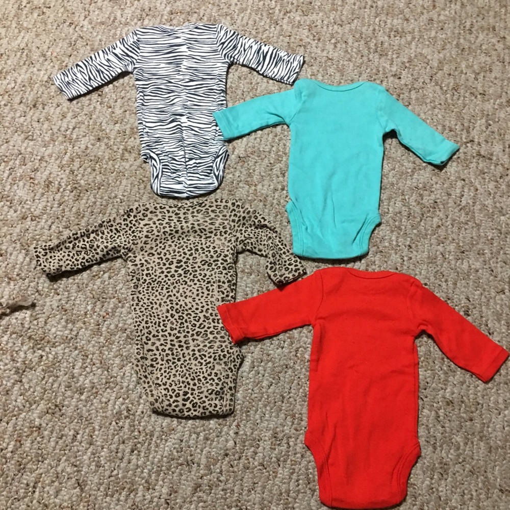 Lot of 4 Carter’s newborn bodysuits - Picture 3 of 5